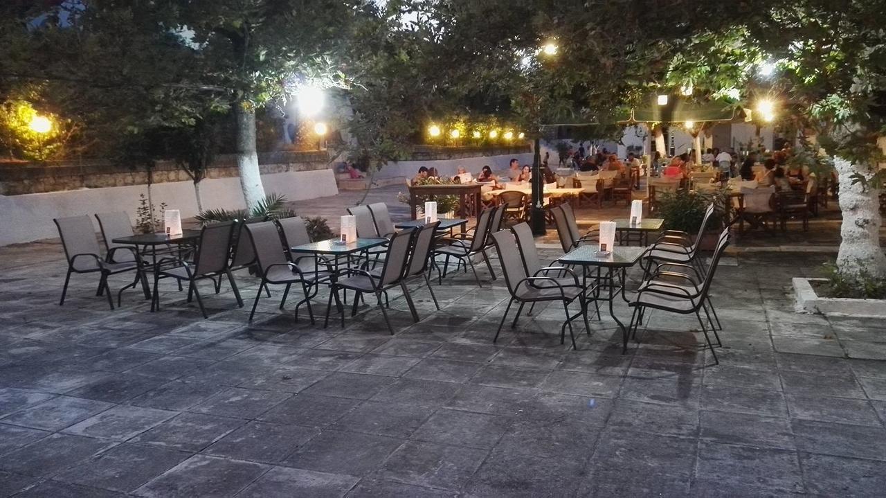 Hotel Finikas Modon Exterior foto